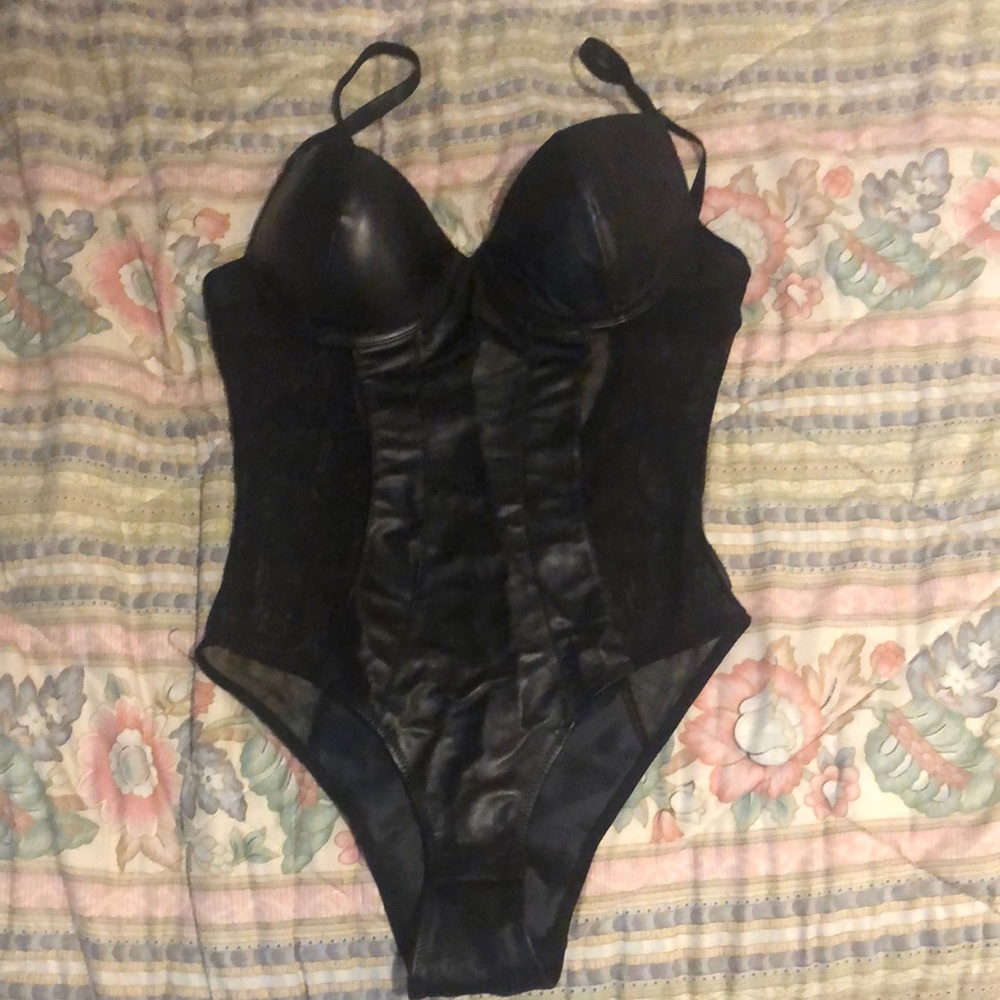 Sexy leather bodysuit, perfect for cosplay or intimate activities.